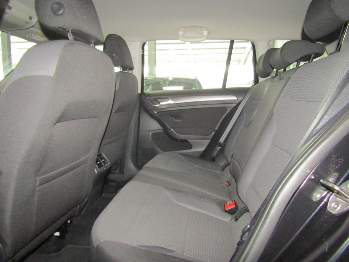 volkswagen-golf-variant-2019-diesel-1598cc