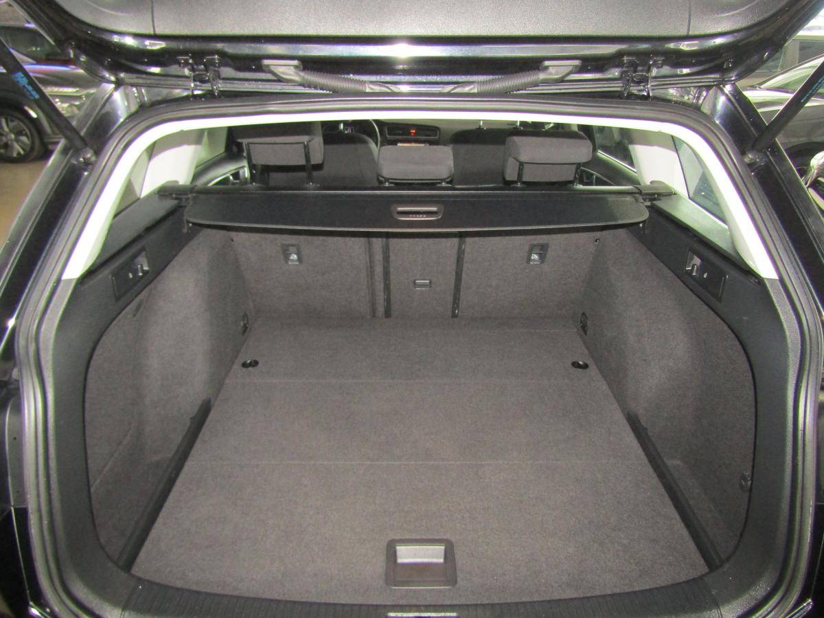 volkswagen-golf-variant-2019-diesel-1598cc