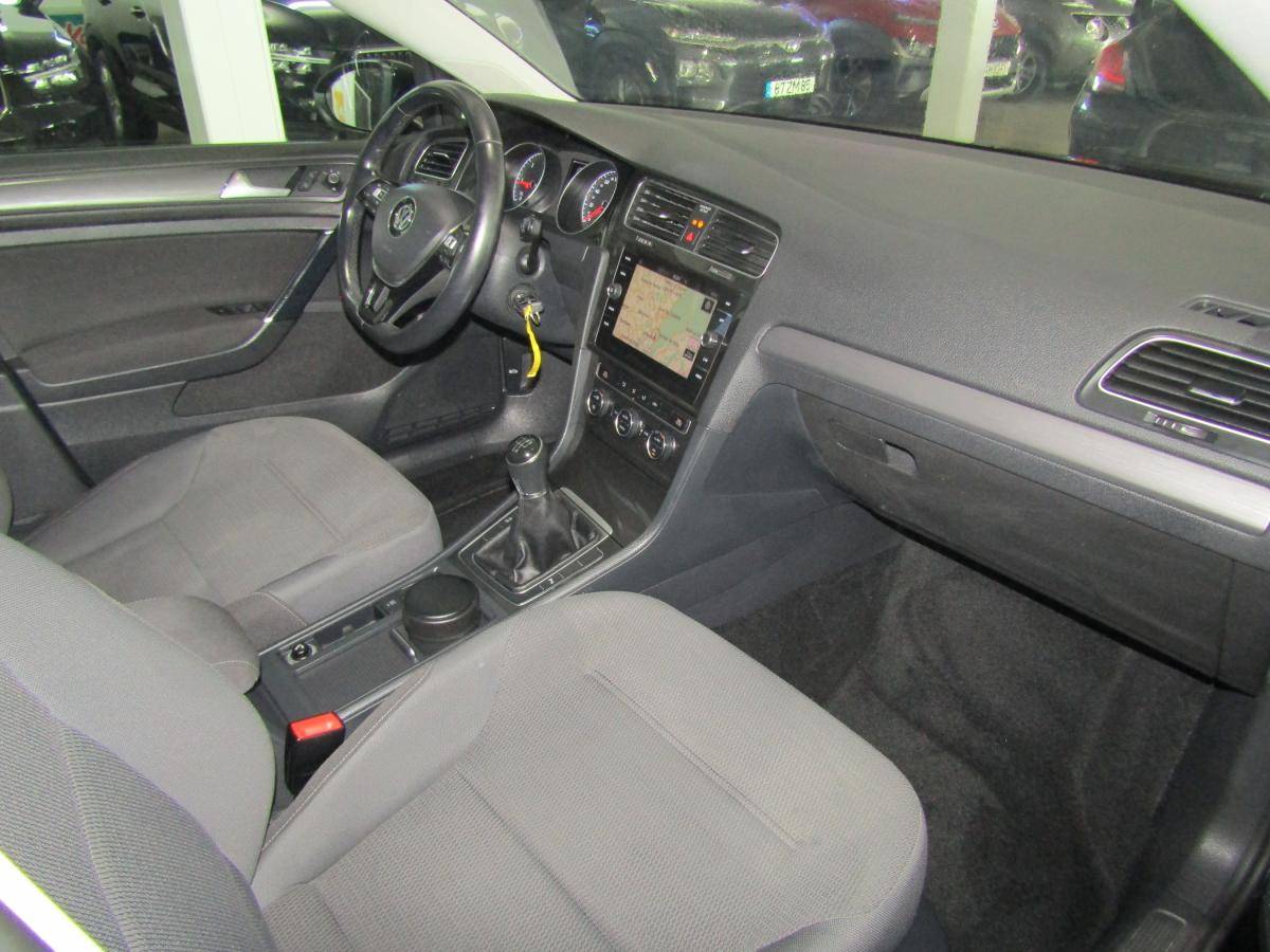 volkswagen-golf-variant-2019-diesel-1598cc