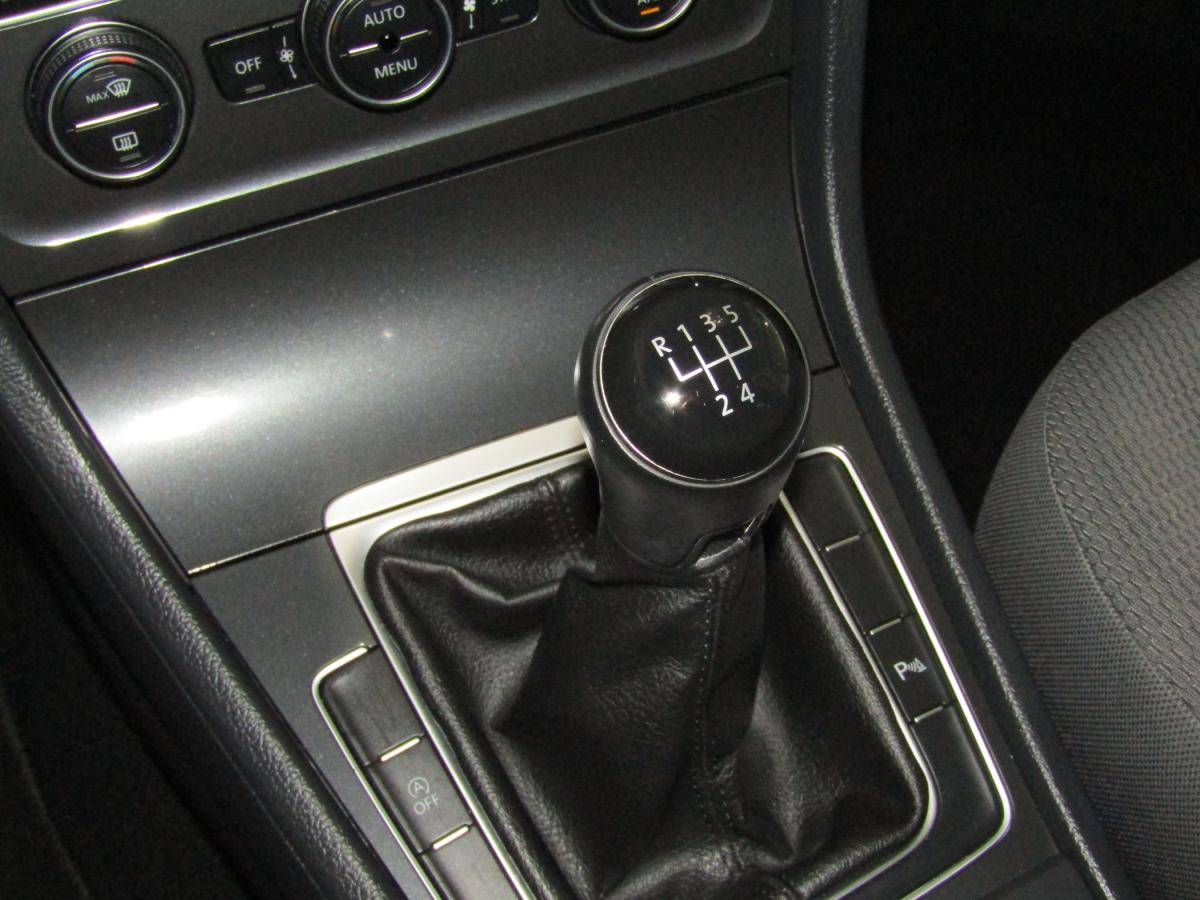 volkswagen-golf-variant-2019-diesel-1598cc
