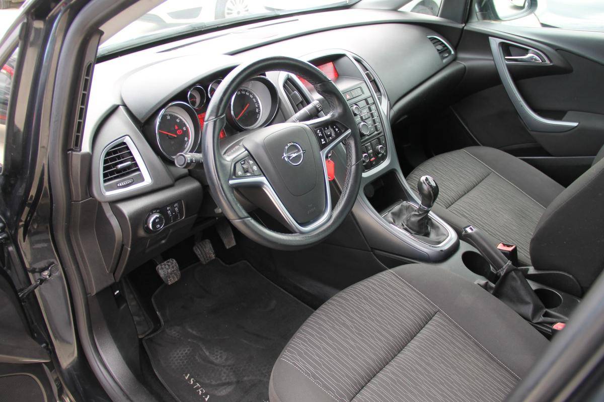 opel-astra-sport-tourer-2014-diesel-1248cc