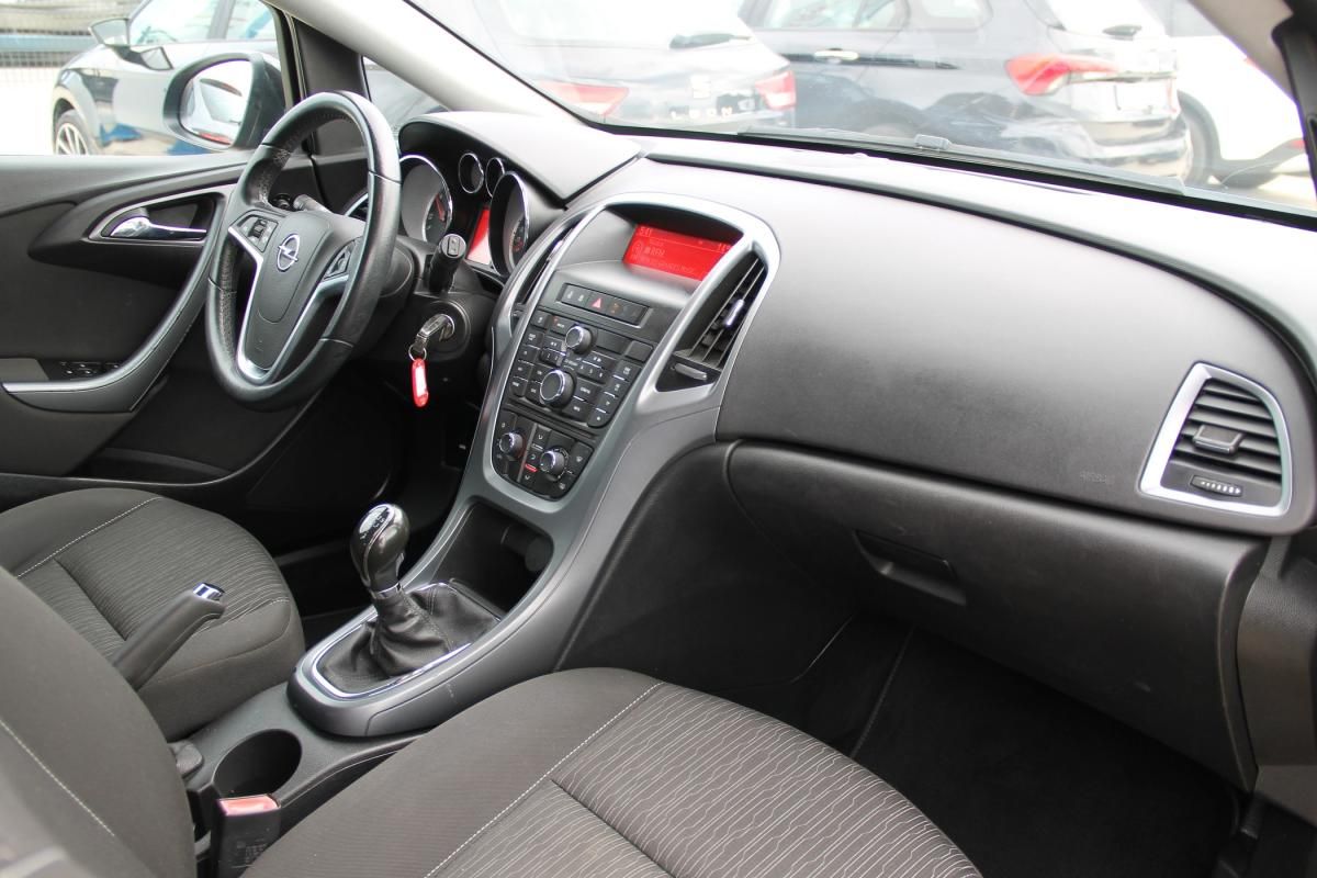 opel-astra-sport-tourer-2014-diesel-1248cc