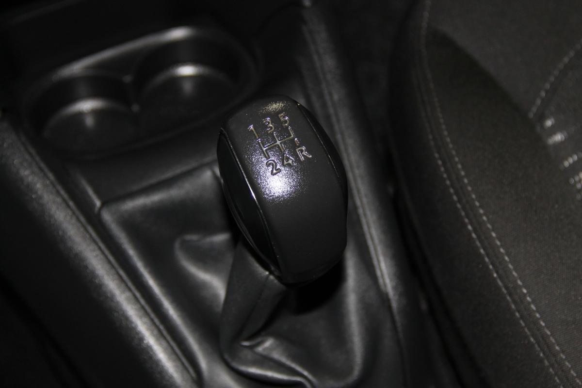 peugeot-208-2017-diesel-1560cc