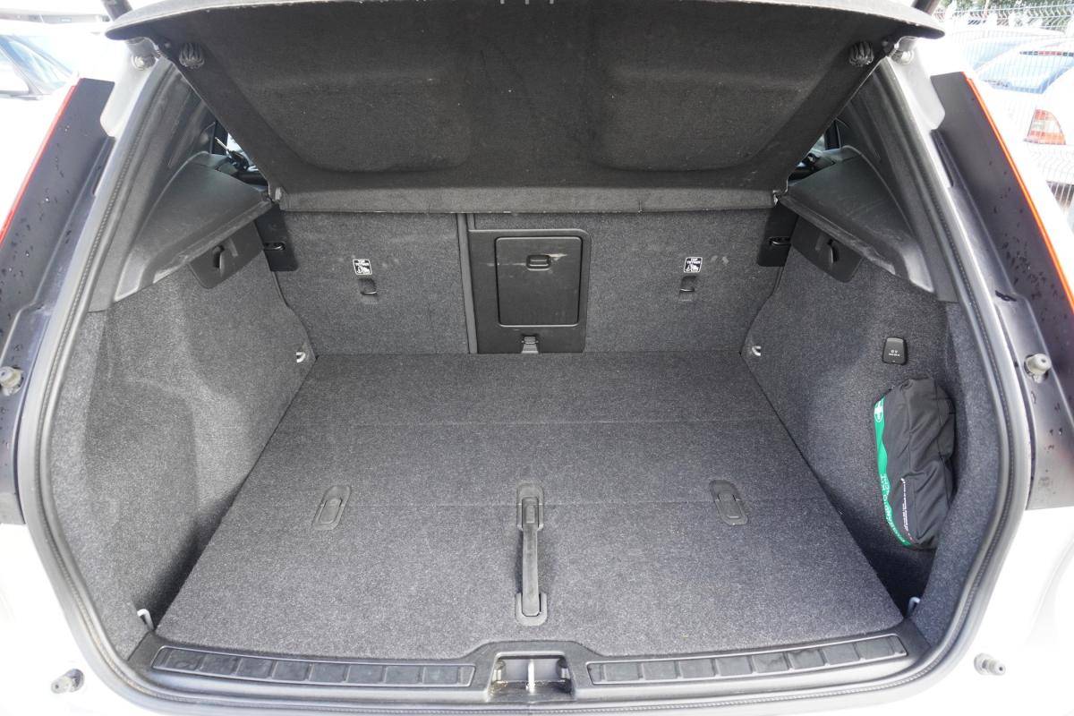 volvo-xc40-2023-gasolina-1477cc
