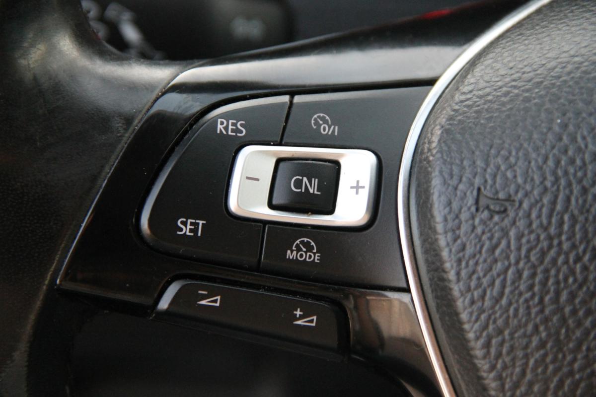 volkswagen-golf-variant-2015-diesel-1598cc