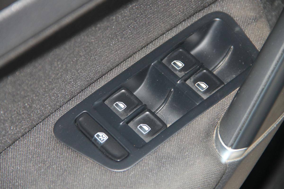 volkswagen-golf-variant-2015-diesel-1598cc