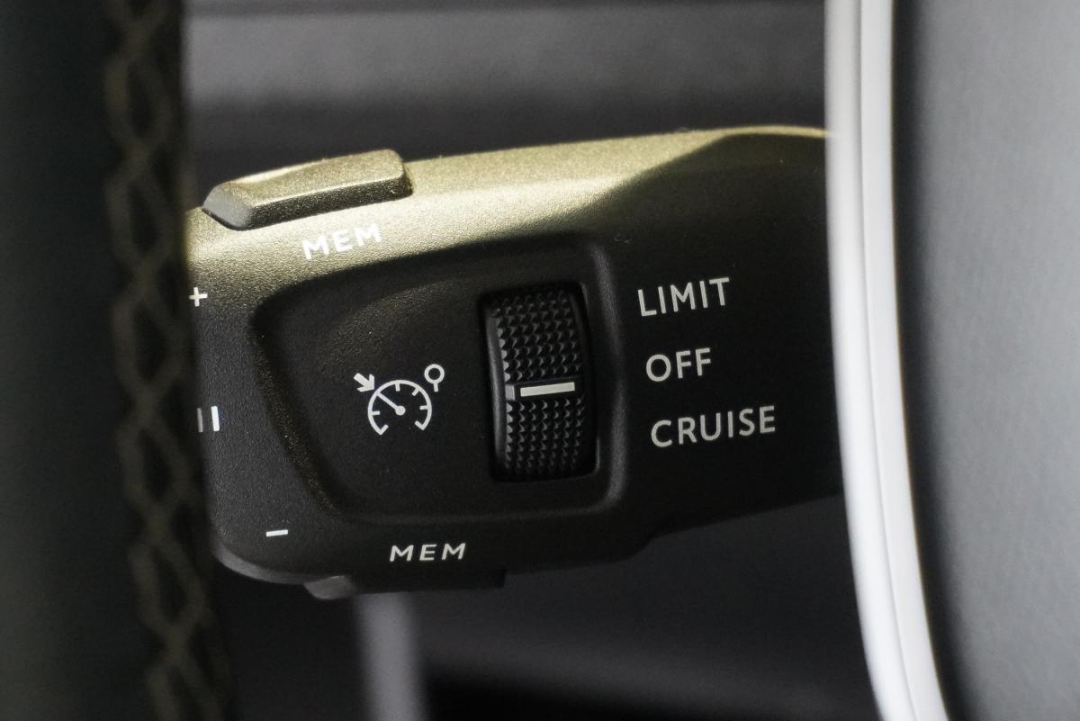 peugeot-3008-2022-hibrido-a-gasolina-1598cc