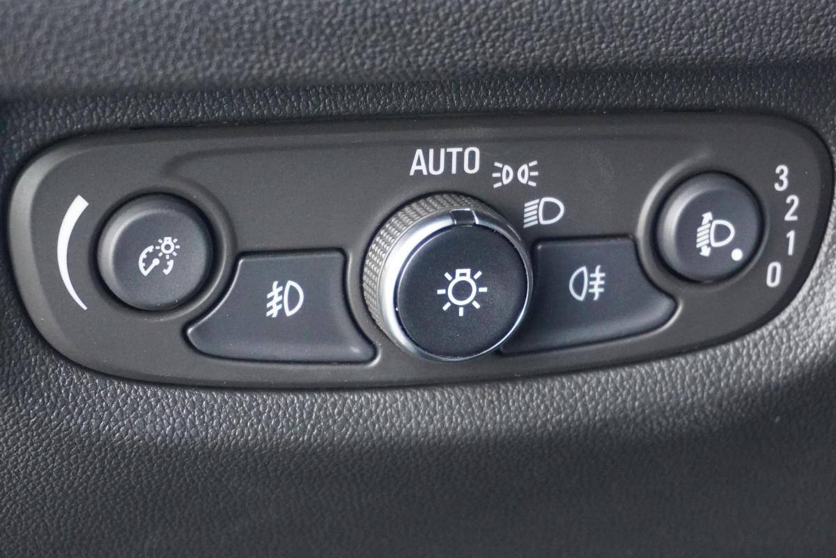 opel-insignia-2022-diesel-1496cc