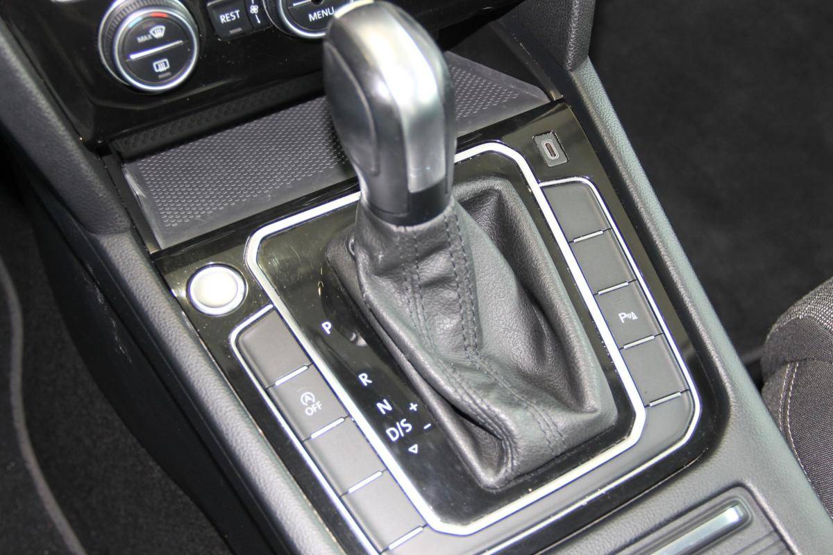 volkswagen-passat-variant-2020-diesel-1598cc