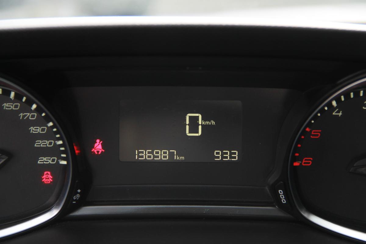 peugeot-308-sw-2018-diesel-1499cc