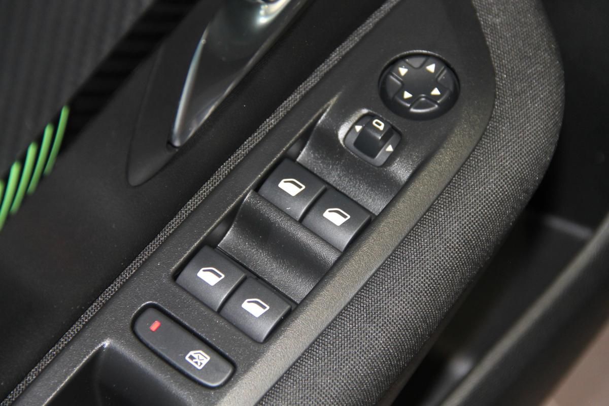 peugeot-208-2024-gasolina-1199cc