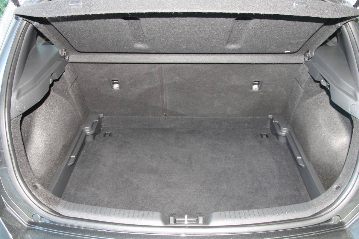 hyundai-i30-2023-gasolina-998cc