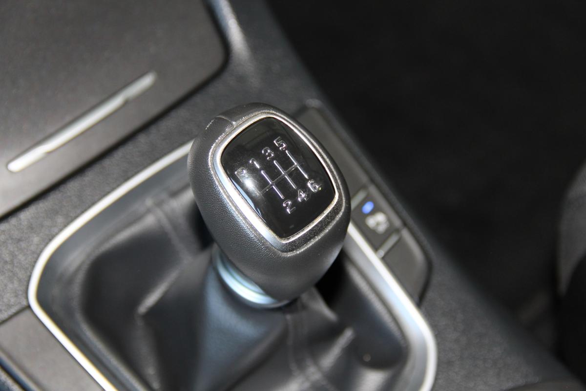 hyundai-i30-2023-gasolina-998cc