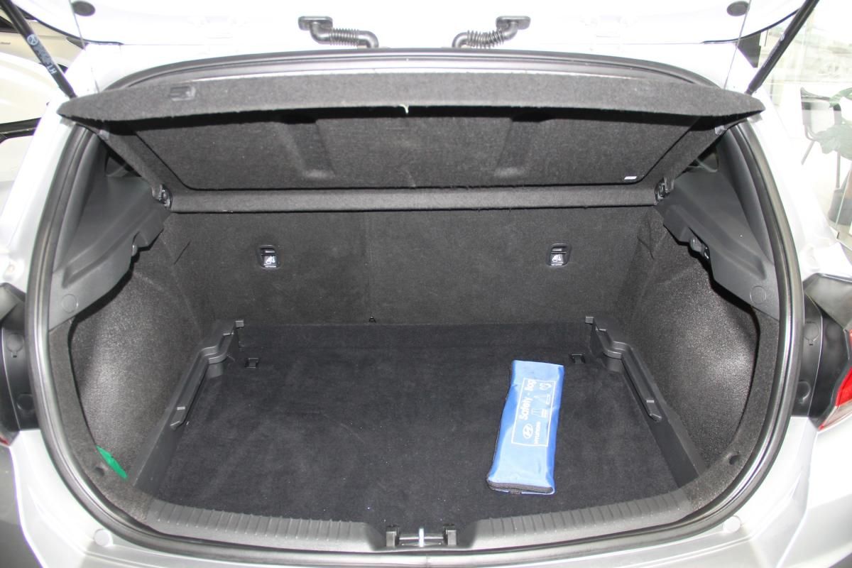 hyundai-i30-2023-gasolina-998cc