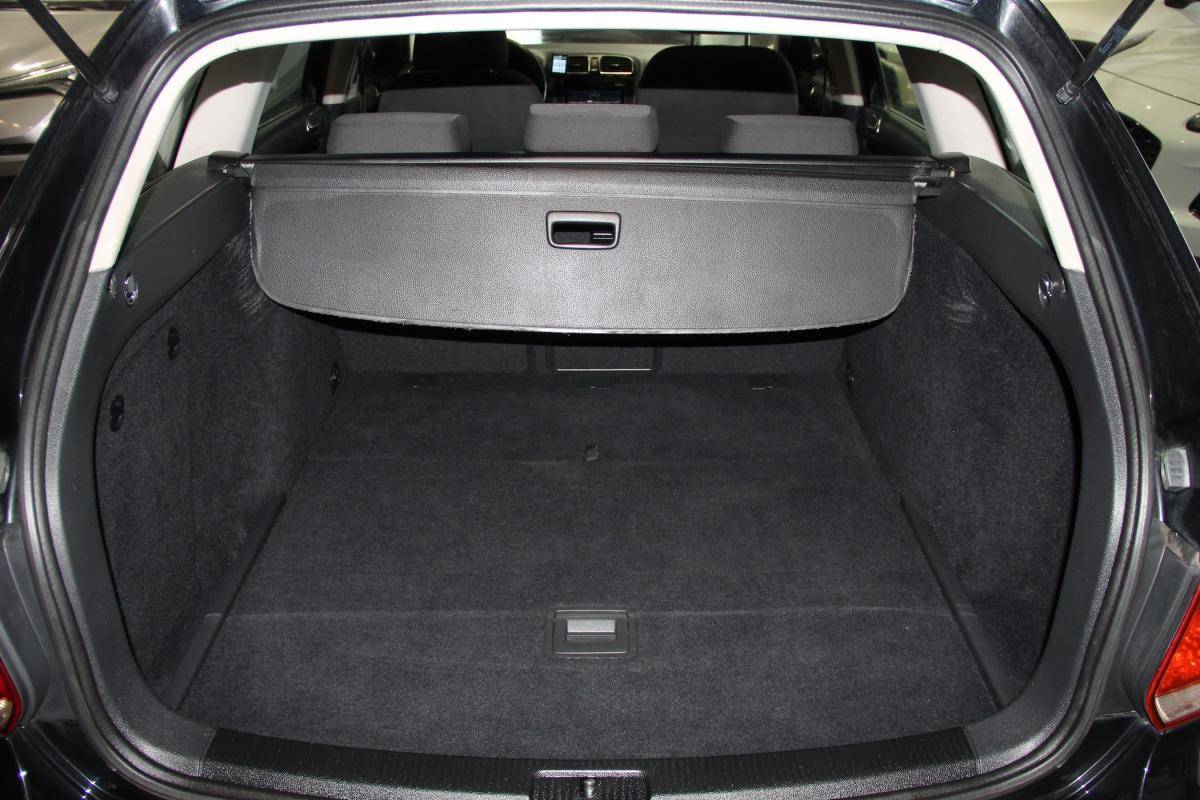 volkswagen-golf-variant-2011-diesel-1598cc