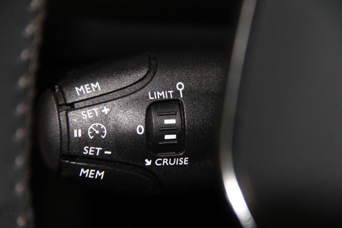 peugeot-2008-2021-gasolina-1199cc