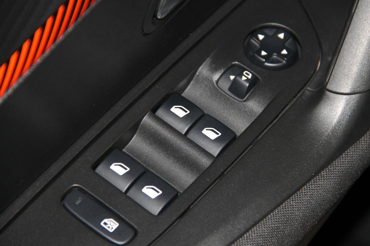 peugeot-2008-2021-gasolina-1199cc
