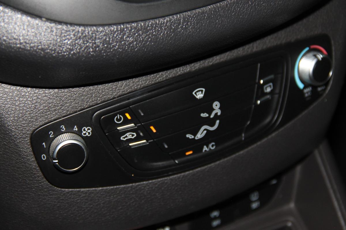 ford-tourneo-2019-gasolina-999cc