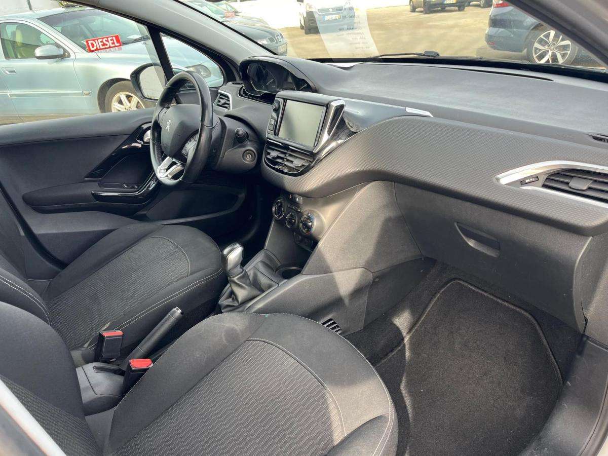 peugeot-208-2018-gasolina-1199cc