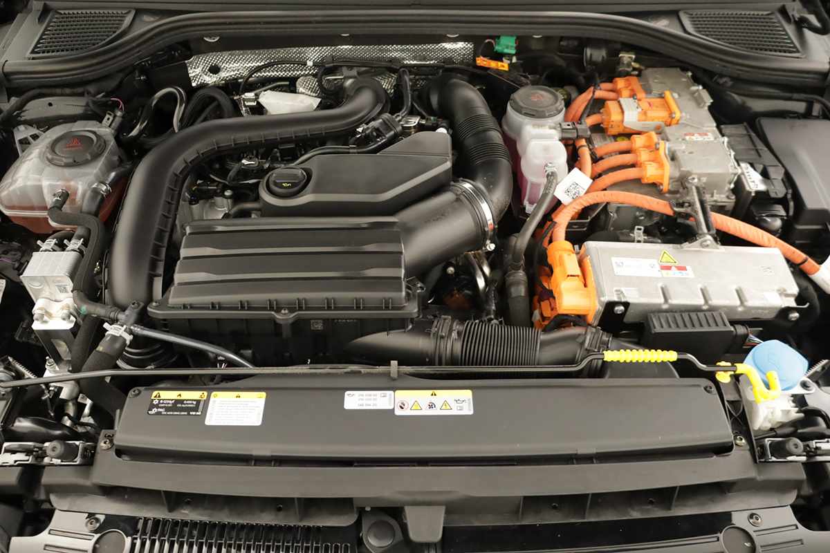 volkswagen-golf-2025-hibrido-a-gasolina-1498cc