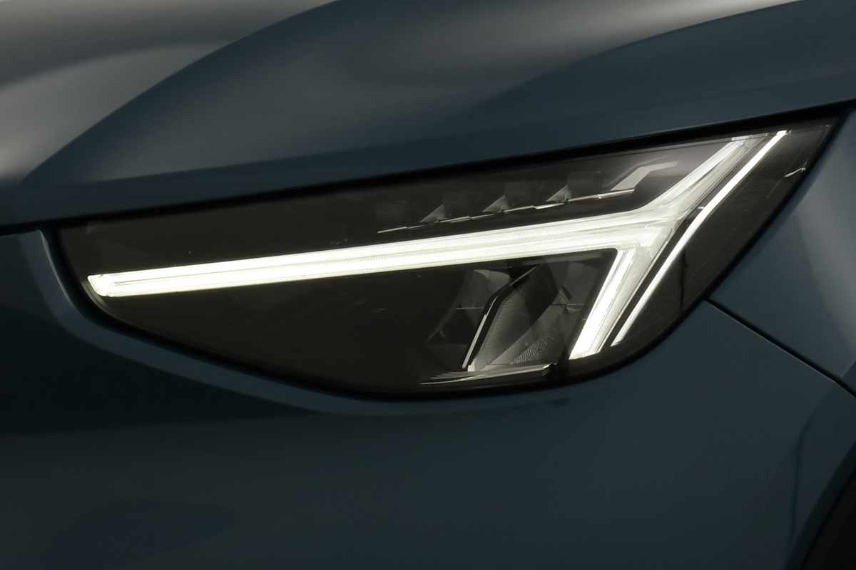 volvo-xc40-2023-gasolina-1477cc