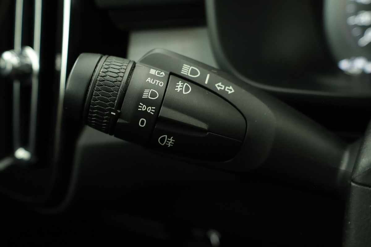 volvo-xc40-2023-gasolina-1477cc