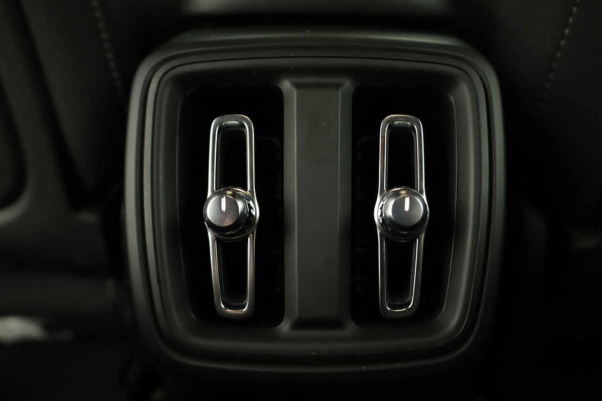 volvo-xc40-2023-gasolina-1477cc