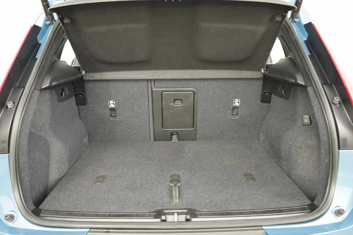 volvo-xc40-2023-gasolina-1477cc