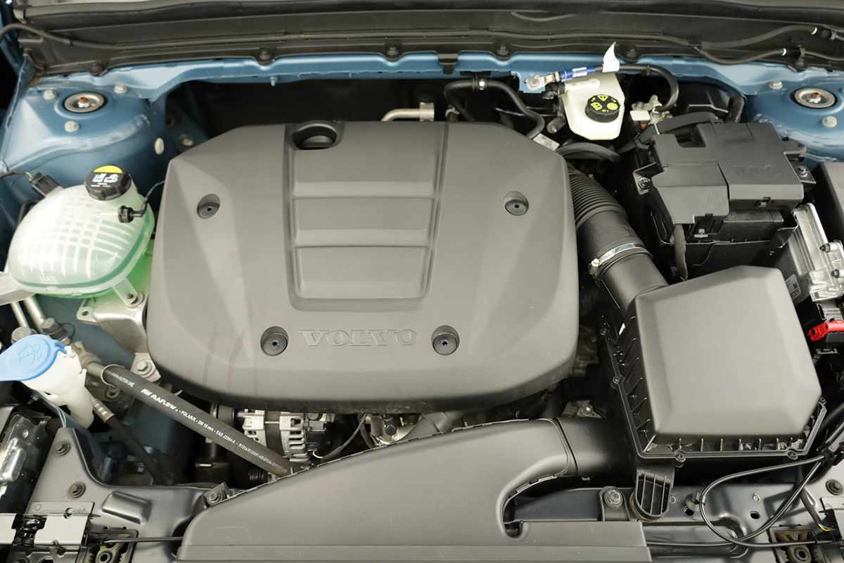volvo-xc40-2023-gasolina-1477cc