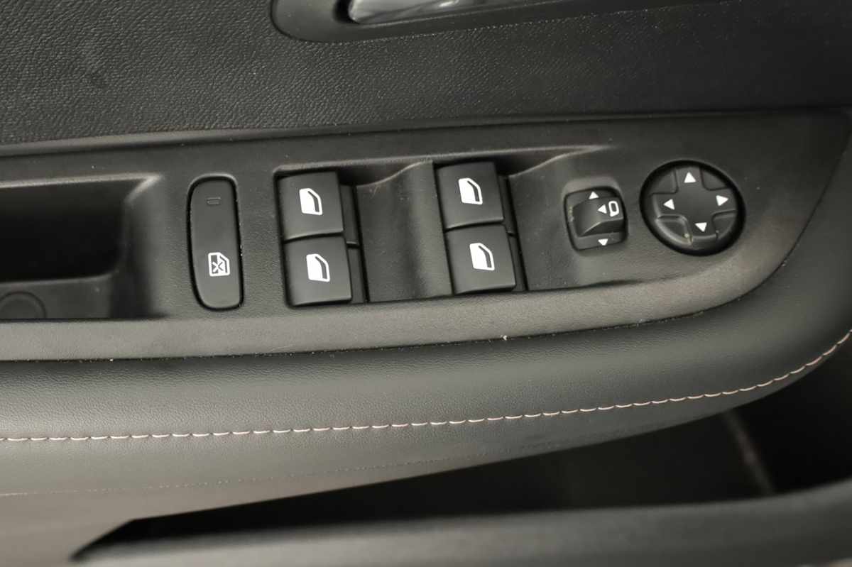 peugeot-208-2025-gasolina-1199cc