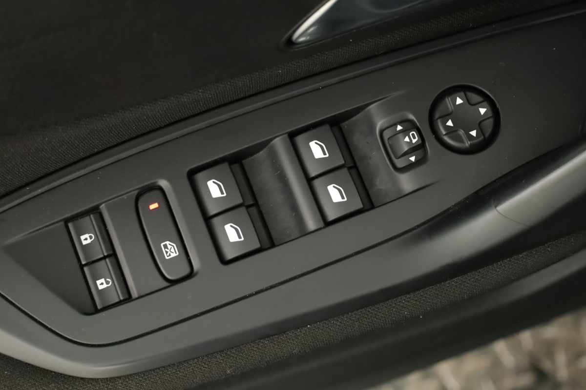 peugeot-308-2024-gasolina-1199cc
