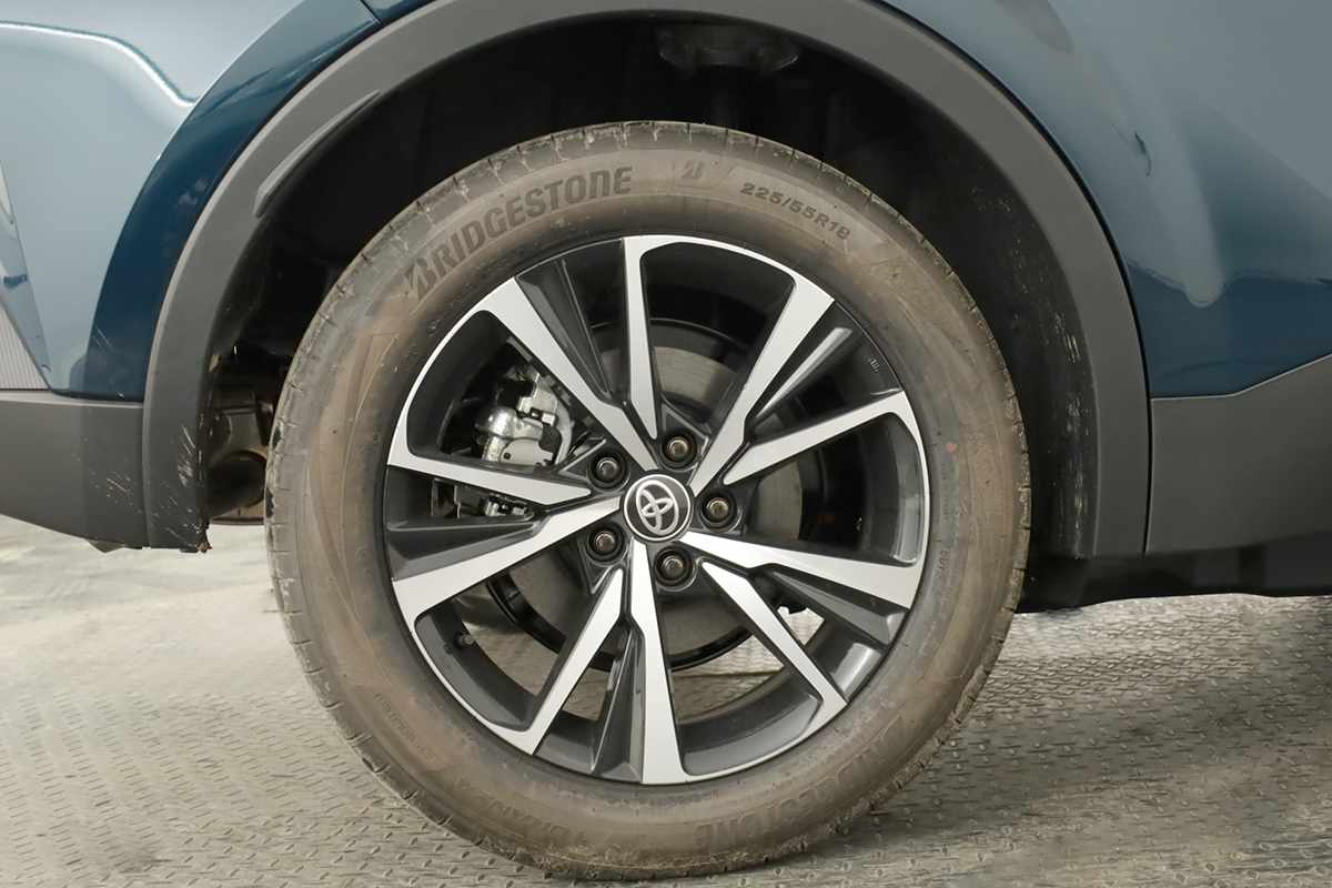 toyota-c-hr-2025-hibrido-a-gasolina-1987cc