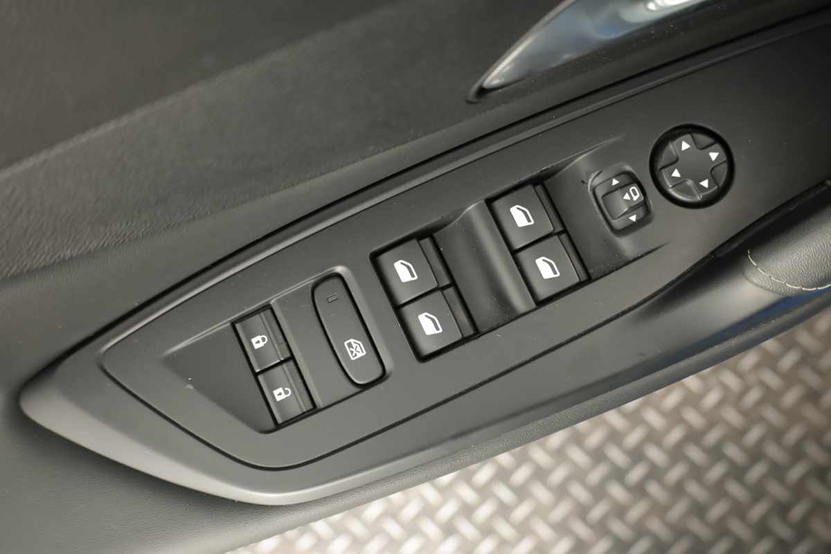 peugeot-308-2024-gasolina-1199cc