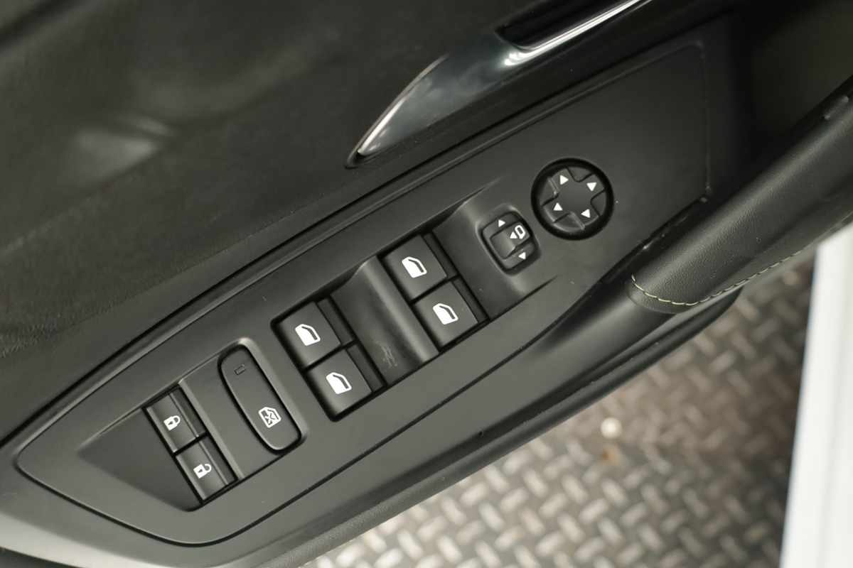 peugeot-308-2024-gasolina-1199cc
