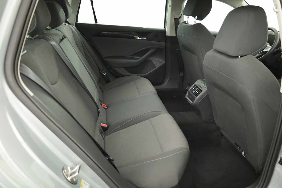 volkswagen-passat-variant-2025-hibrido-a-gasolina-1498cc