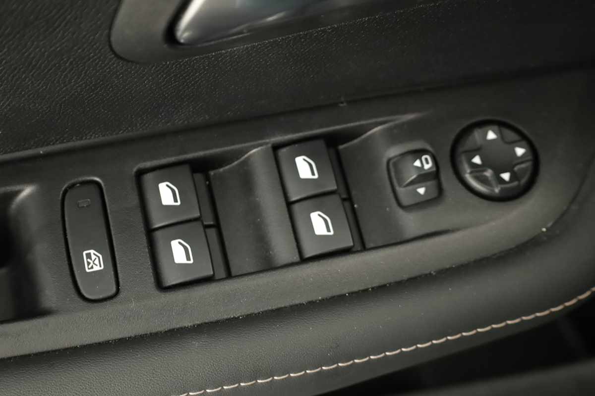 peugeot-208-2025-gasolina-1199cc