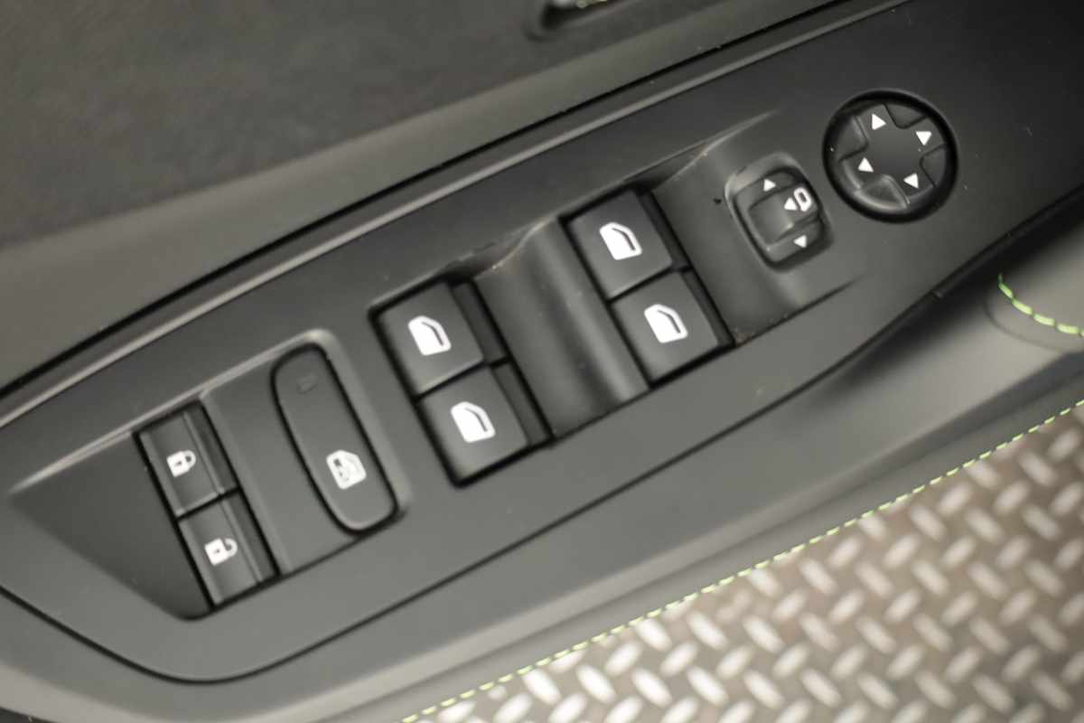 peugeot-308-2024-gasolina-1199cc