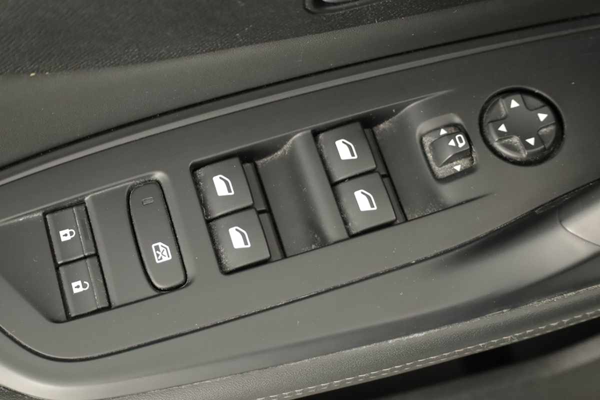 peugeot-308-2023-gasolina-1199cc