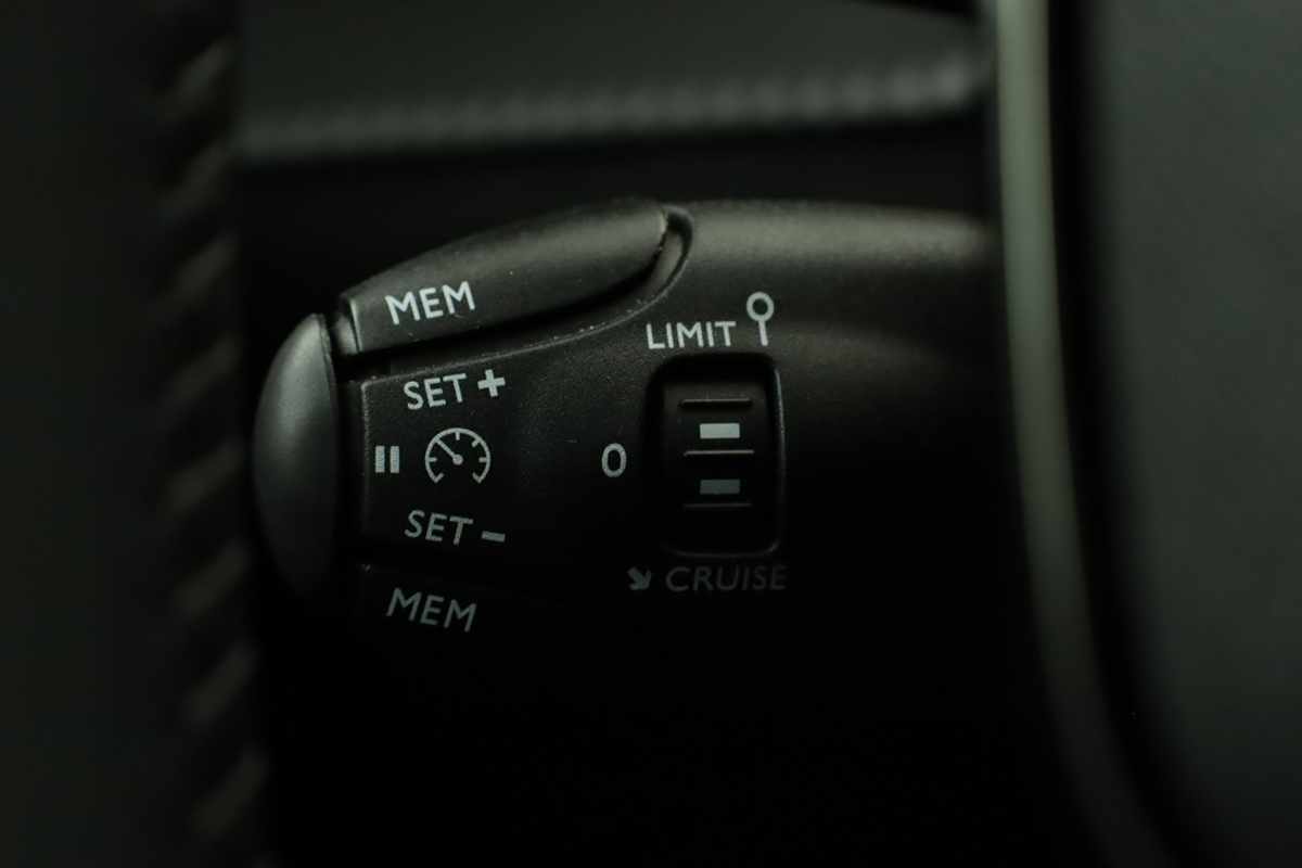peugeot-2008-2024-gasolina-1199cc
