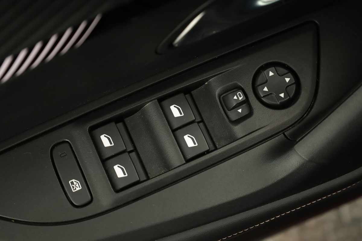 peugeot-2008-2024-gasolina-1199cc
