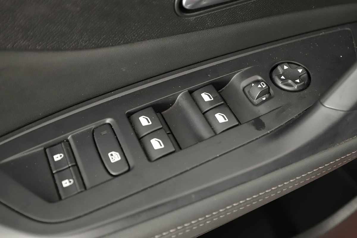 peugeot-308-2023-gasolina-1199cc