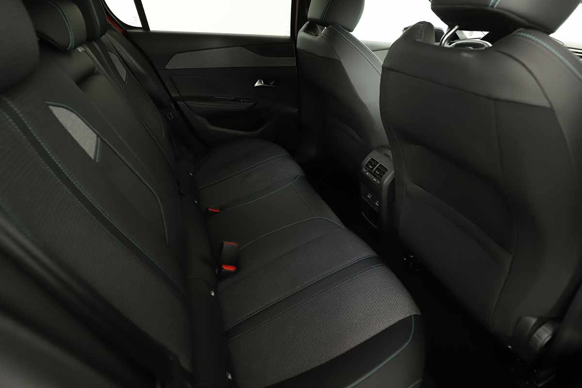peugeot-308-2023-gasolina-1199cc