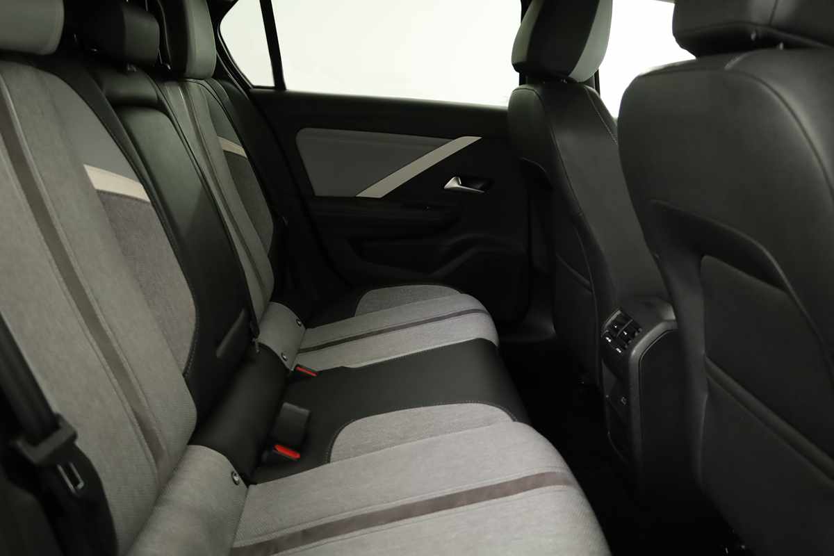 opel-astra-2024-diesel-1499cc