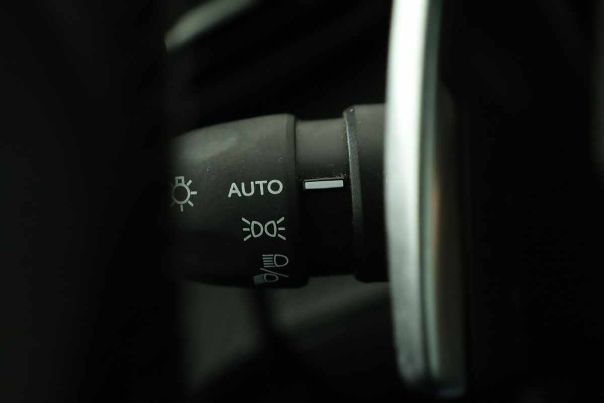 peugeot-2008-2023-gasolina-1199cc