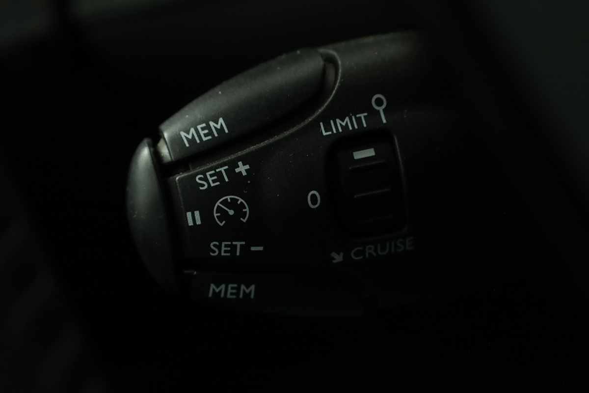 peugeot-2008-2023-gasolina-1199cc