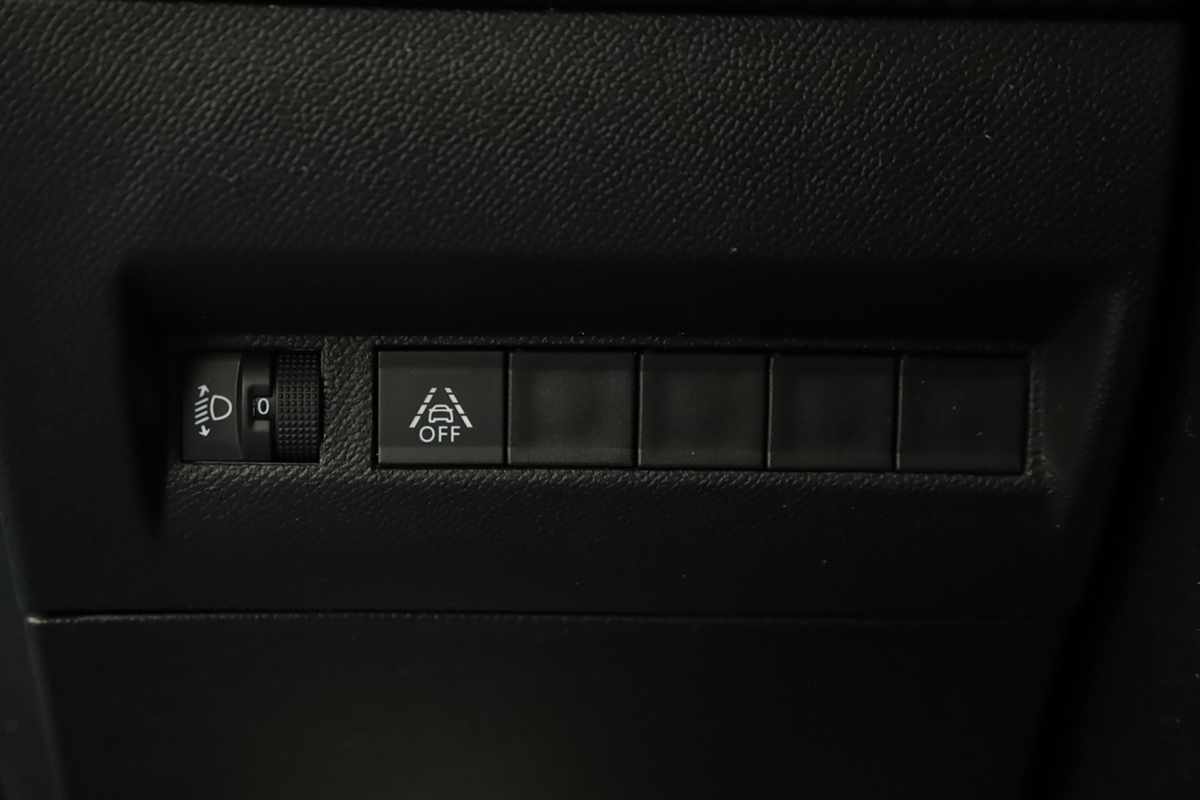 peugeot-2008-2023-gasolina-1199cc