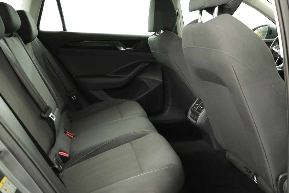 volkswagen-passat-variant-2025-hibrido-a-gasolina-1498cc