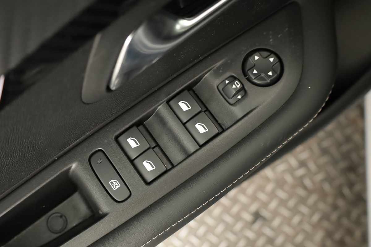 peugeot-208-2025-gasolina-1199cc