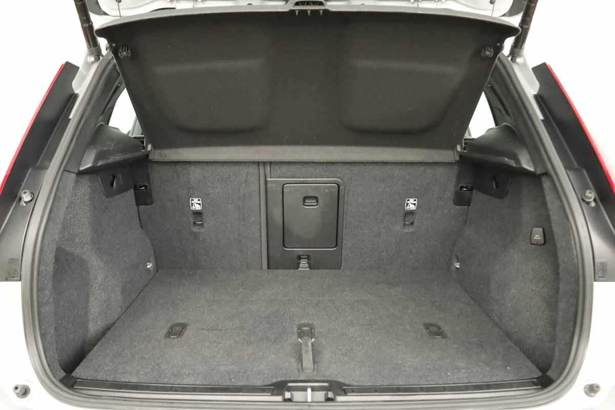 volvo-xc40-2024-gasolina-1477cc