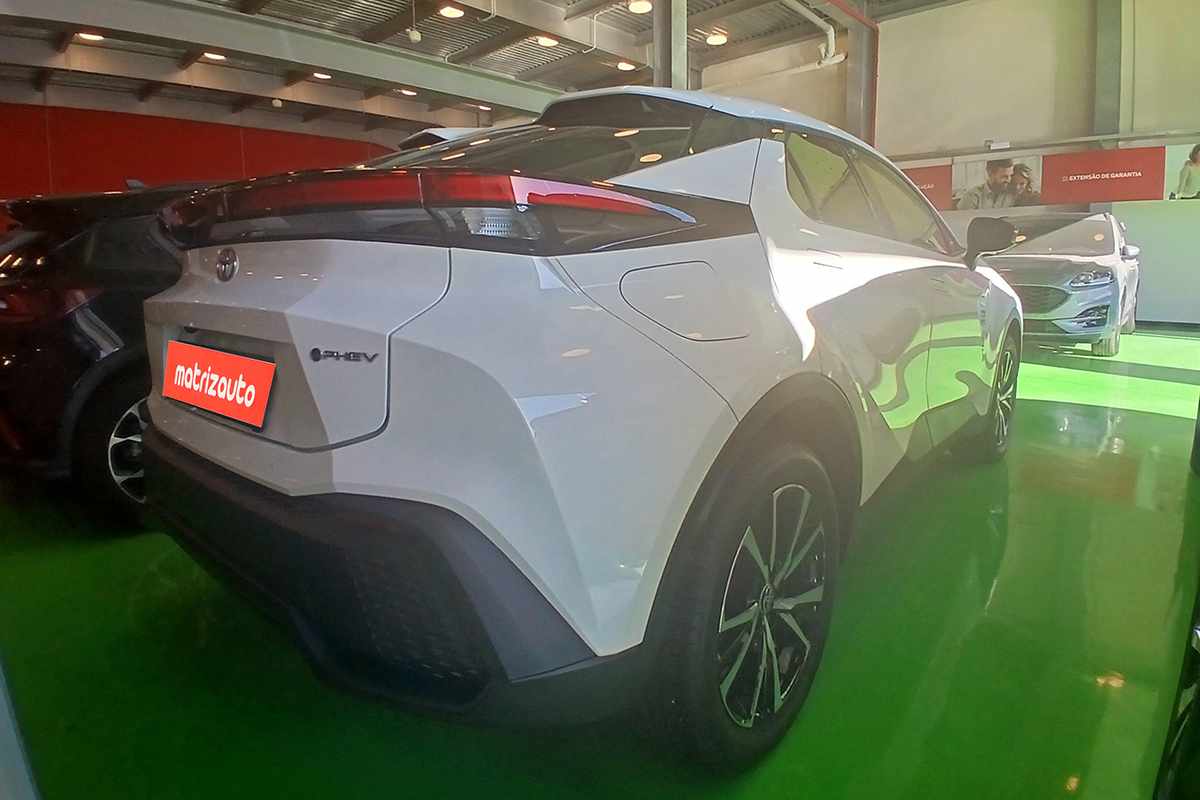 toyota-c-hr-2025-hibrido-a-gasolina-1998cc